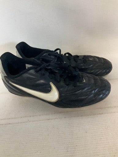 Used Nike Soccer Cleats Black Junior 04.5 11823-S000033834