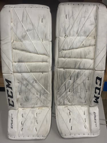 White 30" Intermediate CCM Extreme Flex 5.5 Goalie Leg Pads (Used)