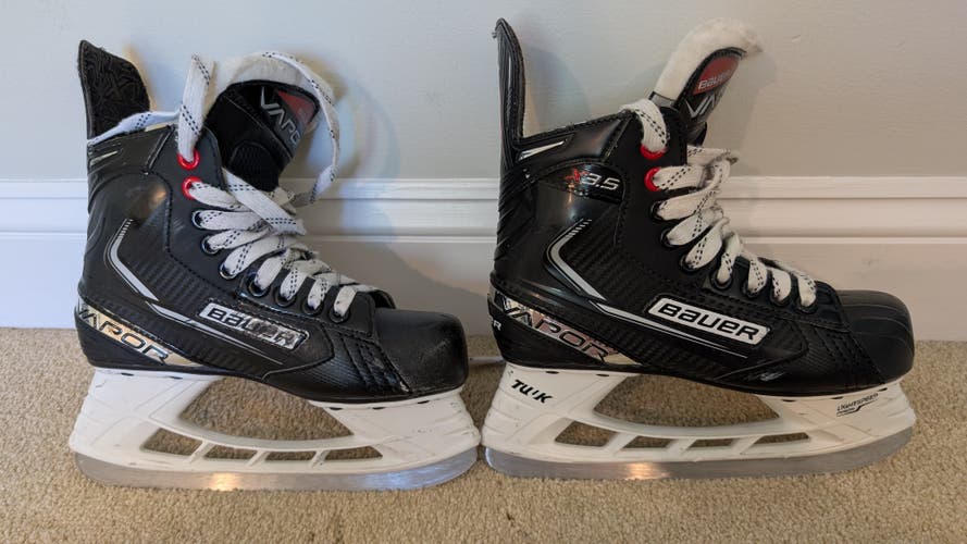 Bauer Vapor X3.5 Hockey Skates Regular Width Size 2 (Used)