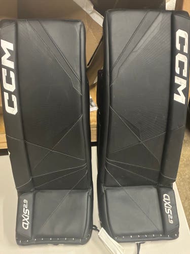 White 30" Intermediate True Catalyst 7X3 Goalie Leg Pads (Used)