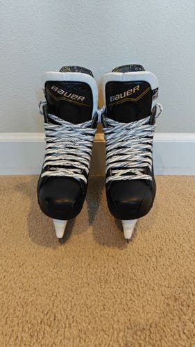 Bauer Supreme M40 Hockey Skates Regular Width 7 (Used)