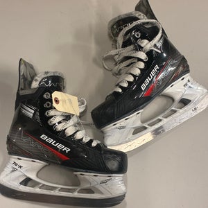 Intermediate Bauer Vapor X3 Hockey Skates Regular Width Size 4 (Used)