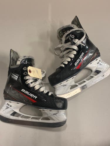 Intermediate Bauer Vapor X3 Hockey Skates Regular Width Size 4 (Used)