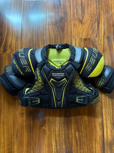 Medium Junior Bauer Supreme Matrix Shoulder Pads (Used)