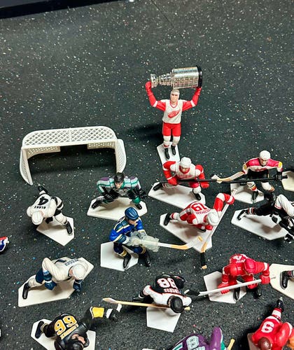 NHL HOCKEY STARTING LINEUP ACTION FIGURES - 61 TOTAL
