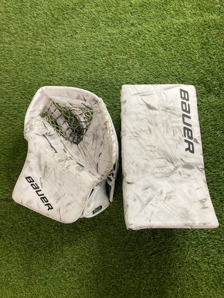 White Senior Bauer Vapor Hyperlite 2 Goalie Gloves & Blockers Regular (Used)