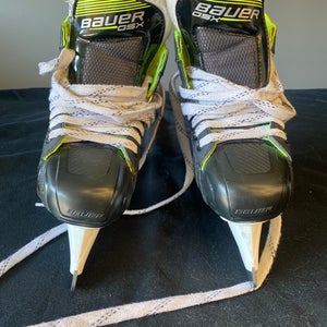 Bauer GSX Hockey Goalie Skates Regular Width Size 2.5 (Used)