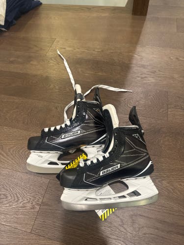 NEW Bauer Supreme 1S Hockey Skates Regular Width Size 5.5 (New)