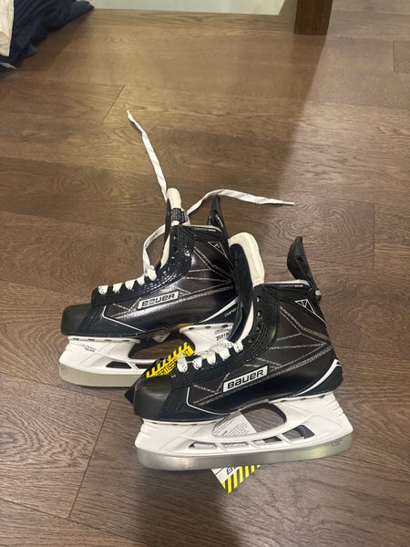 NEW Bauer Supreme 1S Hockey Skates Regular Width Size 5.5 (New)