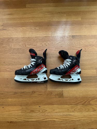 2024 CCM JetSpeed FT6 Pro Hockey Skates Regular Width 5 (Used)