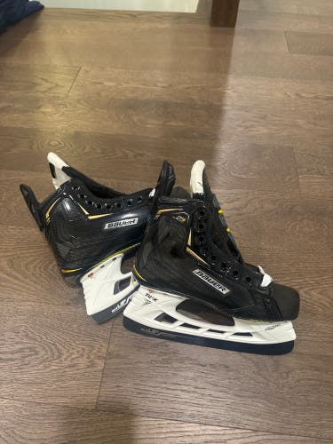 NEW Bauer Supreme 2S Pro Hockey Skates Regular Width Pro Stock Size 5.5 (New)