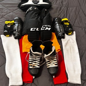 Youth Hockey equipment bundle (Used)