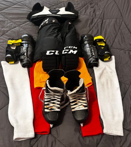 Youth Hockey equipment bundle (Used)