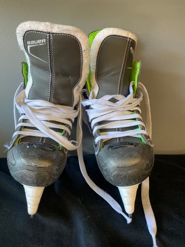 Bauer XLS Hockey Skates Regular Width Size 2 (Used)