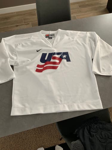 NIKE USA Hockey Practice Jersey (Used)