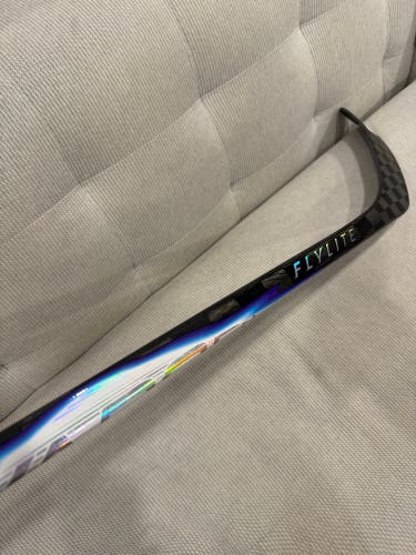 New! Intermediate RH Bauer FLYLITE P28 65 Flex Hockey Stick