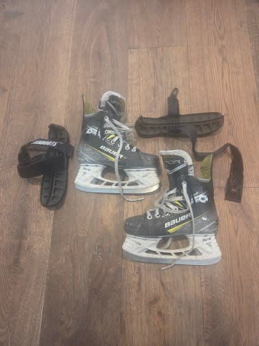 Bauer Vapor 4 Hockey Skates Regular Width Size 1 (Used)