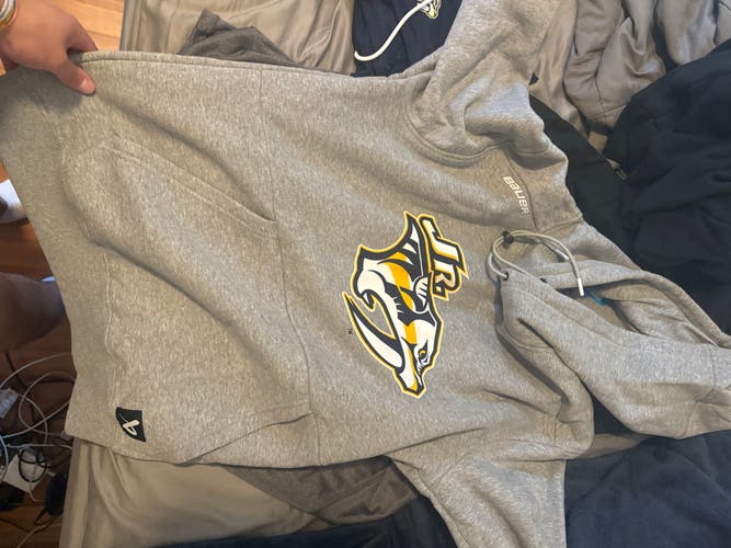 Gray Men's Small Bauer Sweatshirt (New)