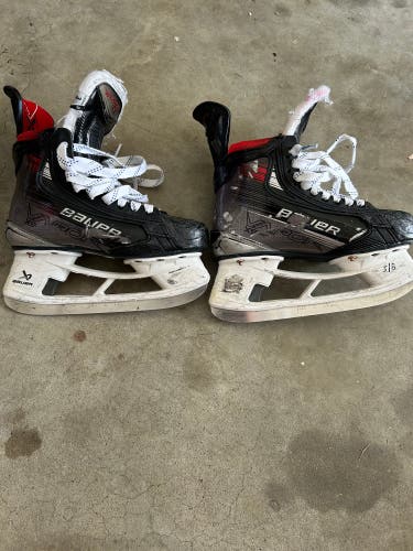 Bauer Vapor X5 Pro Hockey Skates Size 3 (Used)