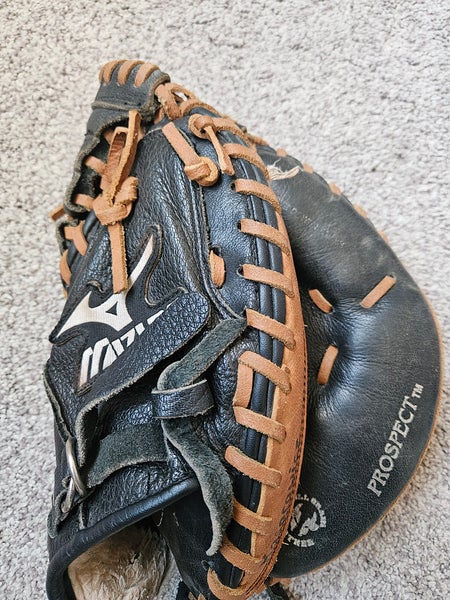 2010 Mizuno RH Catcher's Prospect Baseball Glove 10.5" (Used)