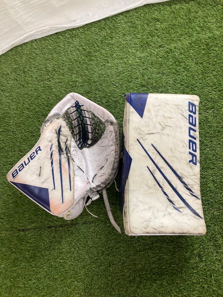 White Senior Bauer Hyperlite Goalie Gloves & Blockers Regular (Used)