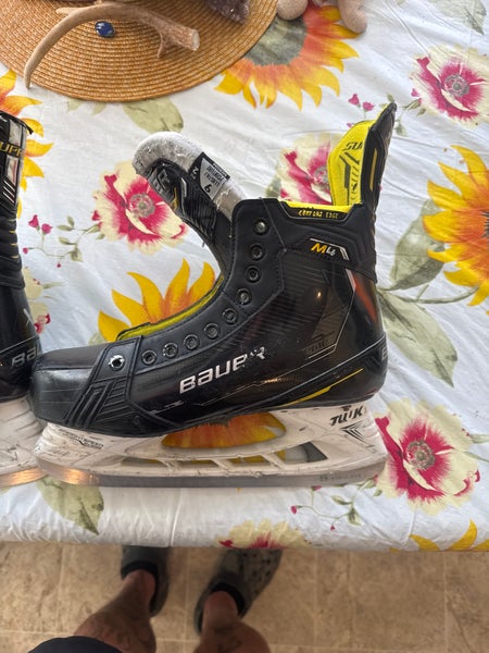 Bauer Supreme M4 Hockey Skates Regular Width 9 (Used)