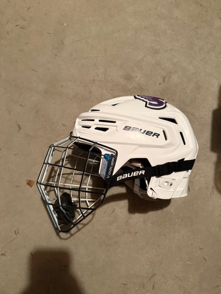 Medium Bauer Re-Akt 150 Helmet (Used)