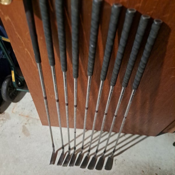 Men's Titleist Acushnet Right Handed Iron Set Steel Shaft 9 Pieces (Used)