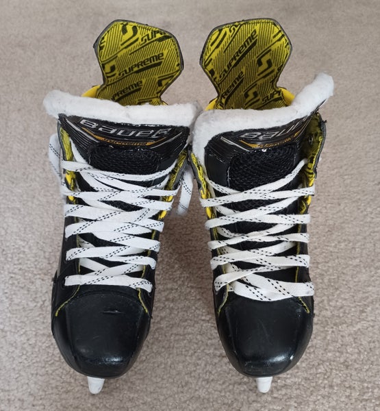 2023 Bauer Supreme M4 Hockey Skates Regular Width Size 2.5 (Used)
