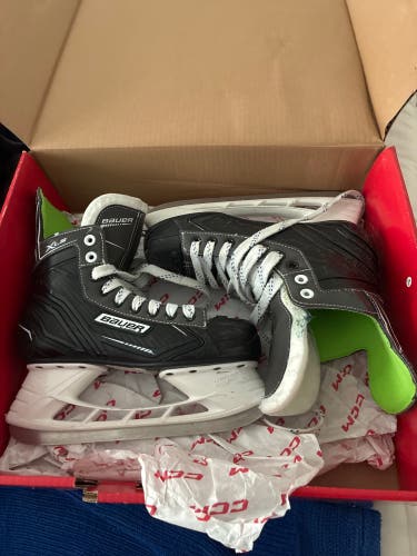 Bauer XLS Hockey Skates Regular Width 6 (Used)