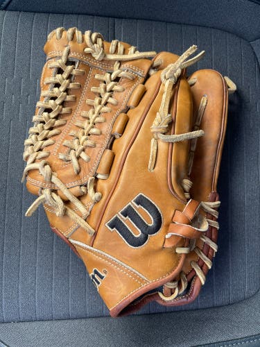 Wilson A2000 RH Infield Baseball Glove 11.75" (Used)