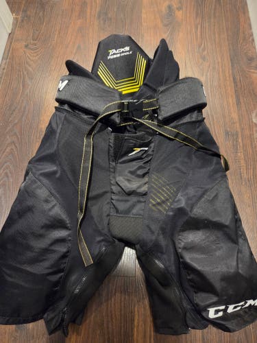 Men's Senior Medium CCM Tacks 7092 Hockey Pants (Used)