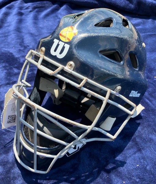 Intermediate Wilson Catcher's Mask 6 3/8 - 7 1/8 (Used)