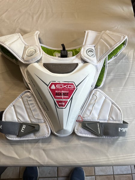 Large  Maverik M5 Speed Pad Shoulder Pads (Used)