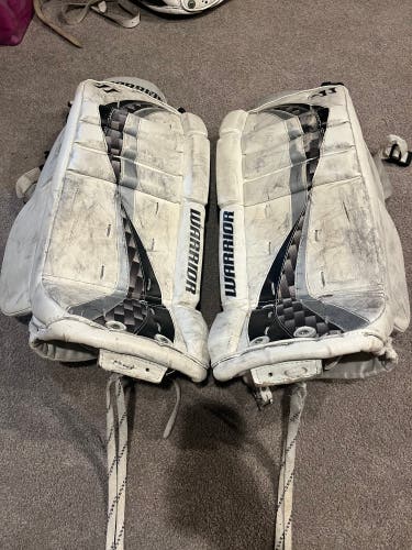 23" Warrior Swagger Goalie Leg Pads (Used)