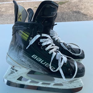 Senior Bauer Vapor Hyperlite 2 Hockey Skates Wide Width Pro Stock 9 (Used)