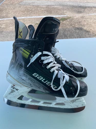 Senior Bauer Vapor Hyperlite 2 Hockey Skates Wide Width Pro Stock 9 (Used)
