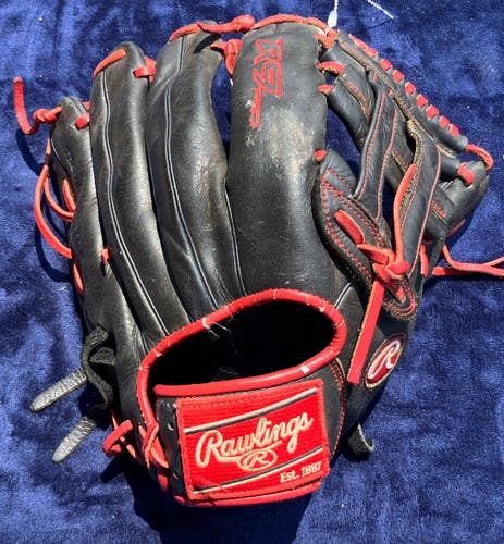 Black Rawlings R9 RH Outfield Baseball Glove 12.5" (Used)