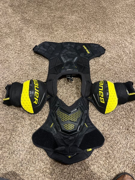 Intermediate Medium Bauer Supreme Ignite Pro Shoulder Pads (Used)