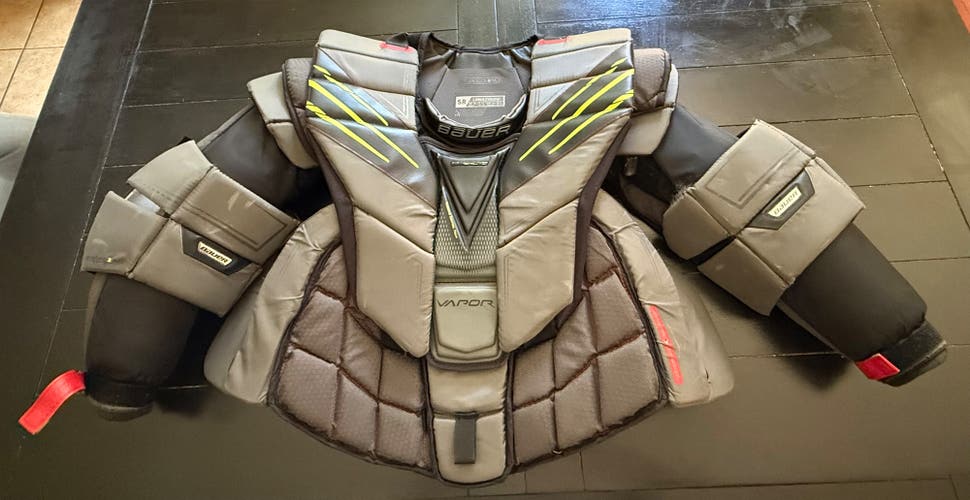 Bauer Hyperlite Chest Protector (size large)