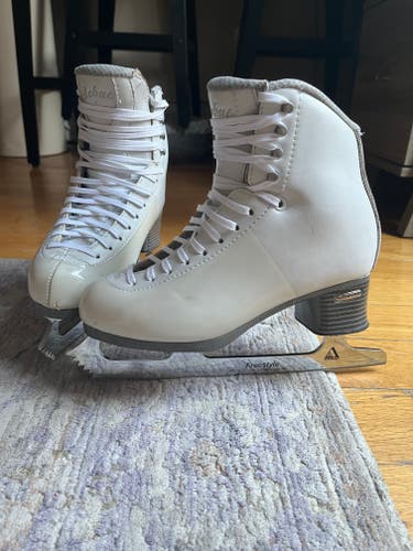 Jackson Debut Figure Skates Adult 6W (Used) with Ultima Apex Freestyle Blades 9.25”