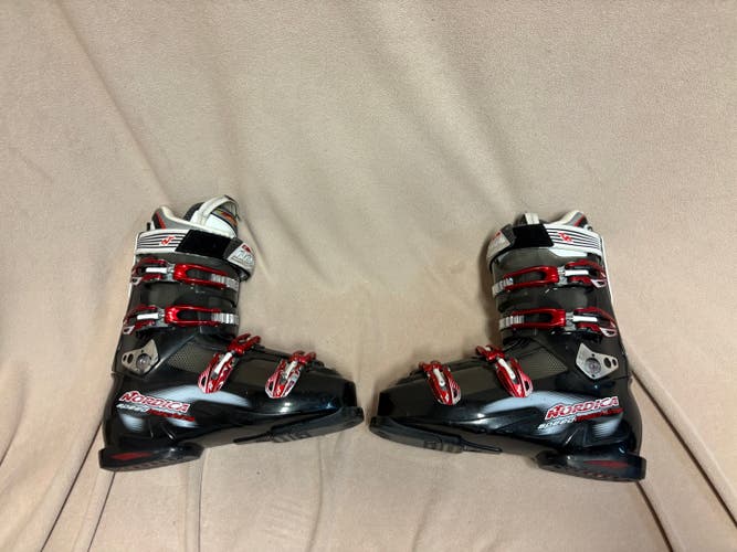 Mondo 29 & 29.5 Unisex Nordica All Mountain SpeedMachine Ski Boots (Used)