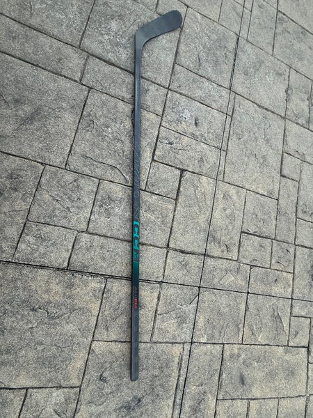 Senior CCM Vizion Right Handed Hockey Stick P92 Pro Stock 75 flex (Used Once)