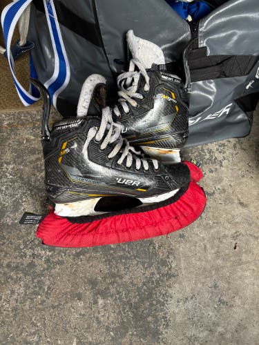 2024 Bauer Supreme M5 Pro Hockey Skates FIT 2 Width 7.5 (Used)