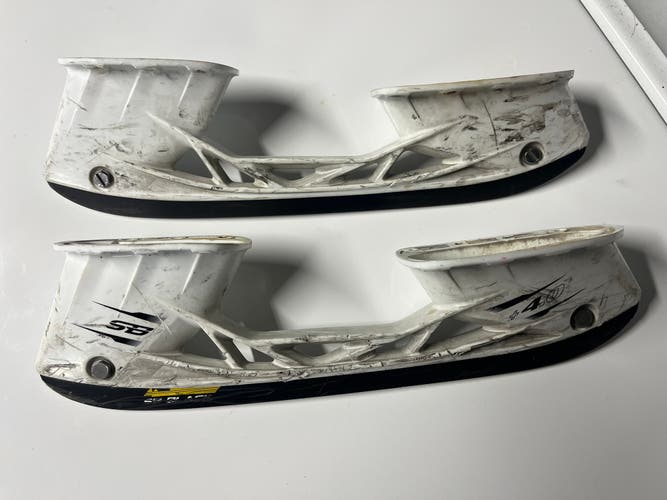CCM SPEEDBLADE 4.0 HOLDERS LEFT AND RIGHT SIZE 263mm USED WITH BLACK STEEL