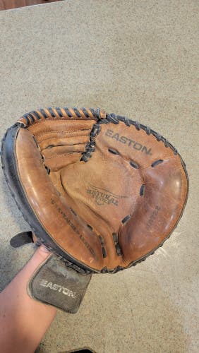 Easton RH Natural Baseball Glove 32" (Used)