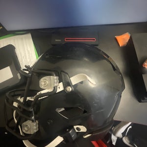 Medium Youth Riddell SpeedFlex Helmet (Used)