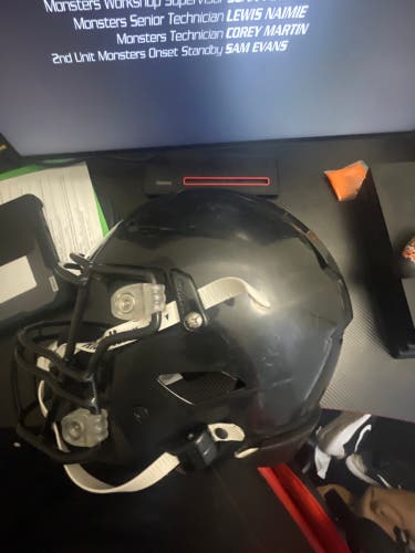 Medium Youth Riddell SpeedFlex Helmet (Used)