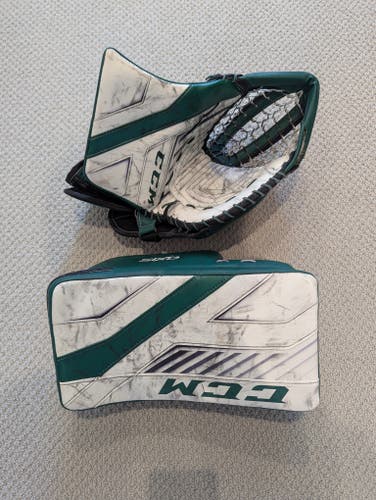 University Of North Dakota Pro Stock Axis Glove And Blocker 580 Break