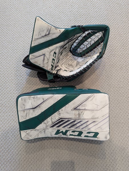 University Of North Dakota Pro Stock Axis Glove And Blocker 580 Break